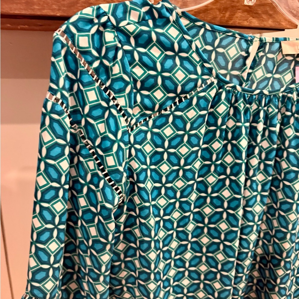 Ann Taylor LOFT Geometric Print Blouse – Size M